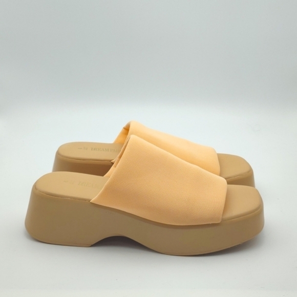 New Platform Sandal in Tan/Peach by Dreampairs Size 9 - Picture 2 of 10